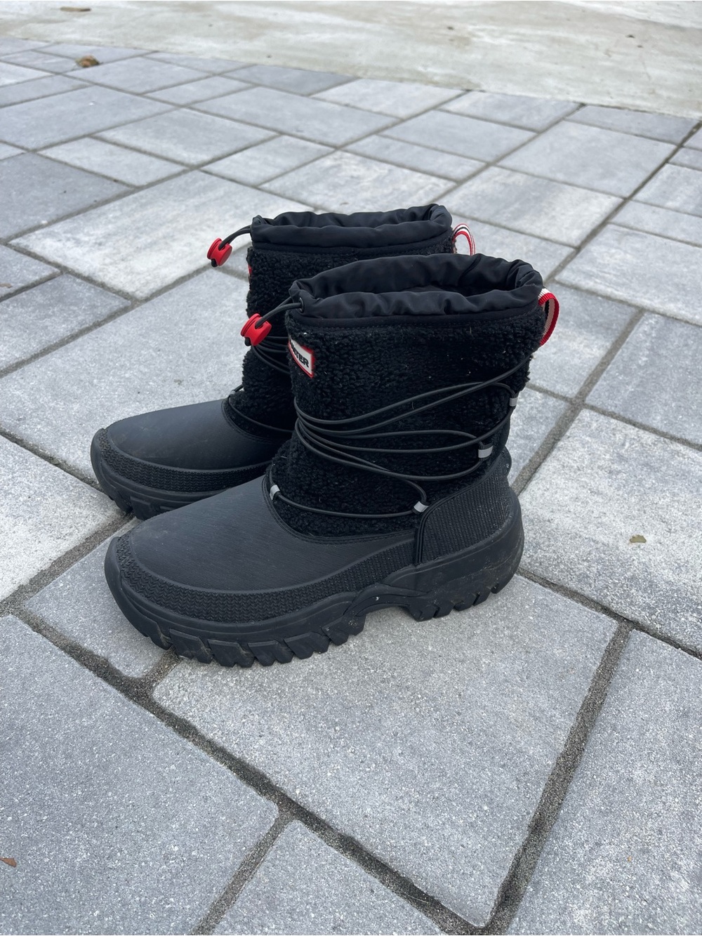Hunter Black Womans Snow Boots with Red Accents Size 8